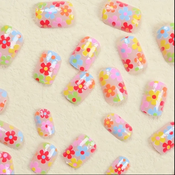 Press On Nails Nail Art (Nail Glue Included!) - Picture 2 of 7